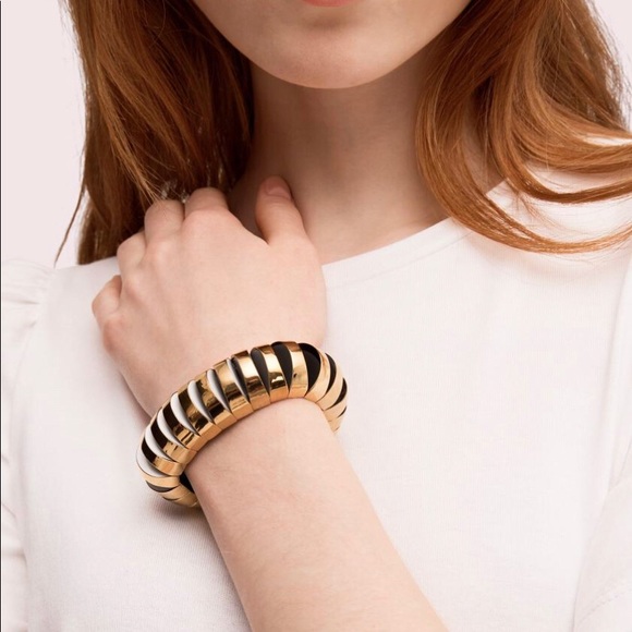 LARGE SLICED SCALLOPS METAL STRETCH BRACELET - Picture 4 of 6